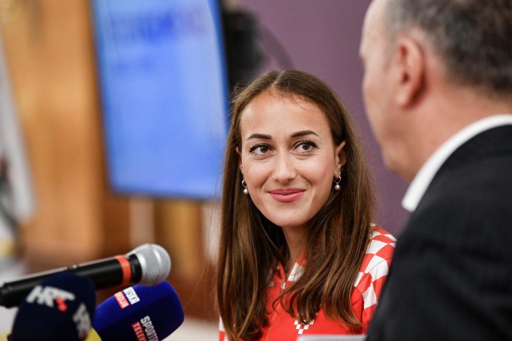 Matea Parlov na konferenciji za medije