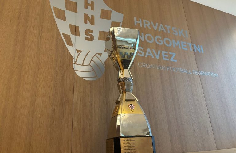 Trofej za prvaka Hrvatske nogometne lige