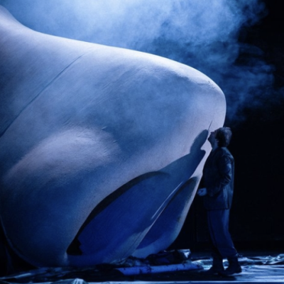 Iza velikog nosa: kazalište velikog formata