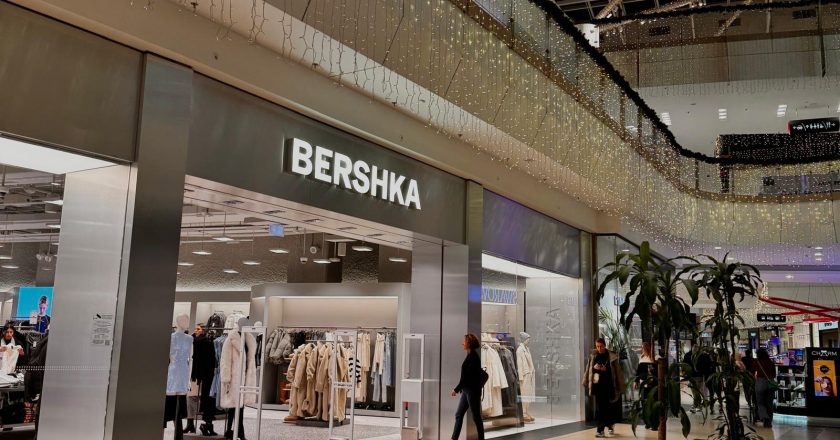 Bershka uvela inovacije – samoposlužne blagajne i novi dizajn trgovine