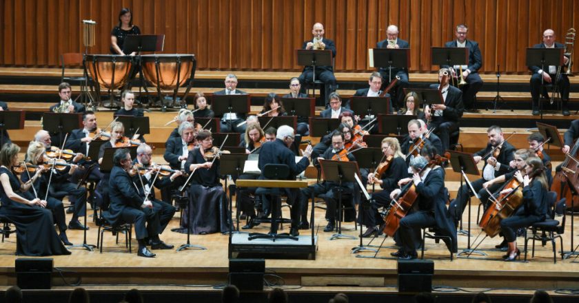 Koncert za pamćenje-Zagrebačka filharmonija nastupila s legendarnim glazbenikom Stephenom Kovacevichem