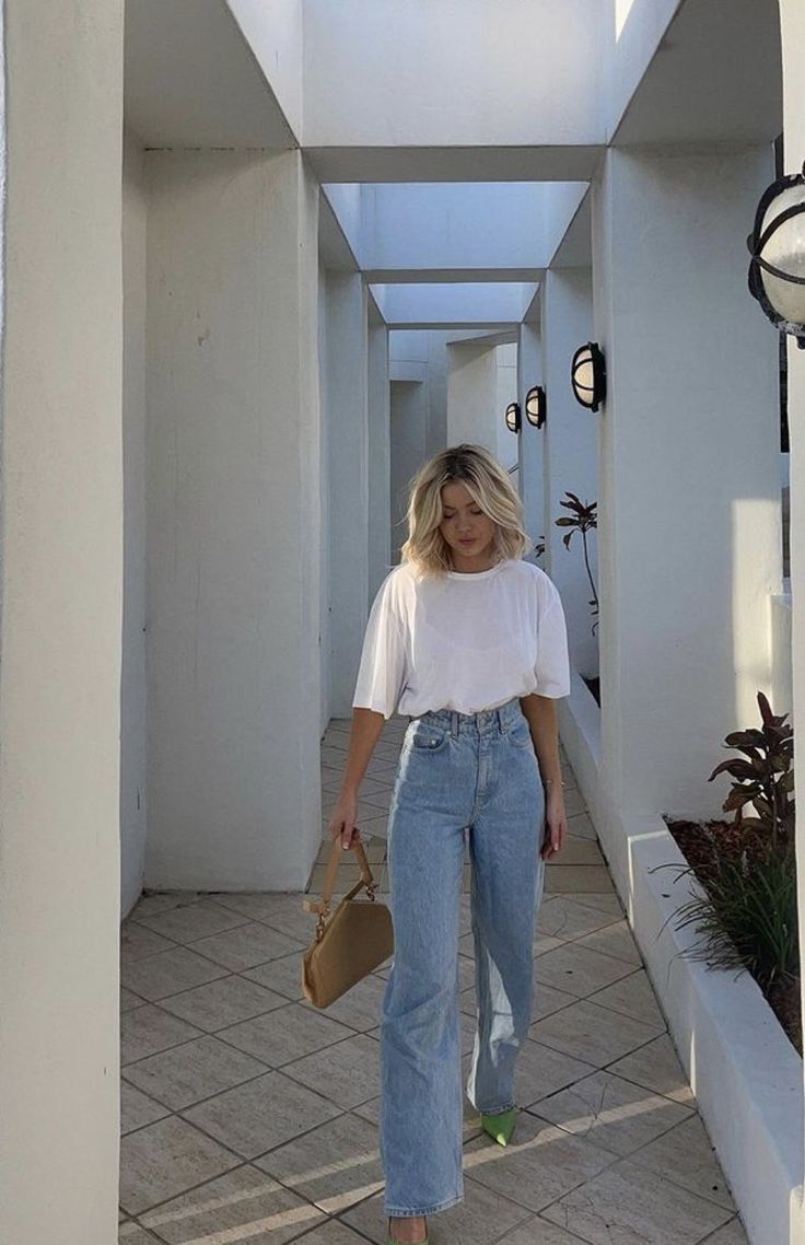 Kako stilizirati bijelu majicu